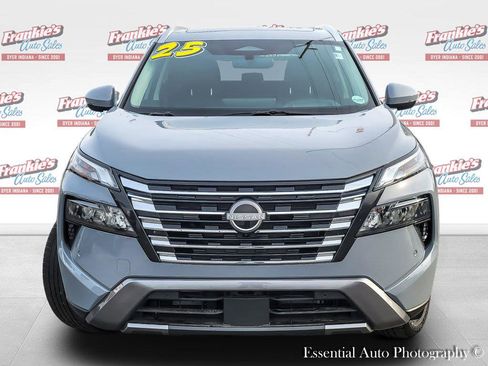 Used 2025 Nissan Rogue SL w/ Tech Package FWD image 3