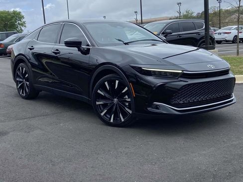 Used 2023 Toyota Crown Platinum image 1