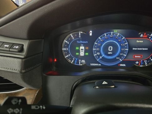 Used 2018 Cadillac Escalade Premium Luxury AWD/4WD image 29