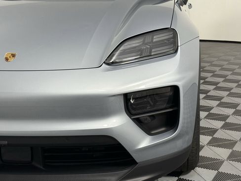 Certified 2025 Porsche Macan 4S Electric AWD/4WD image 11