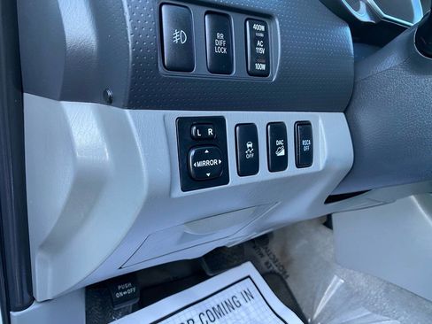 Used 2010 Toyota Tacoma 4x4 Double Cab image 18