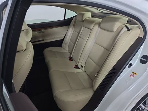 Used 2018 Lexus ES 300h image 18