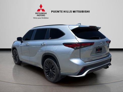 Used 2023 Toyota Highlander XSE AWD/4WD image 7