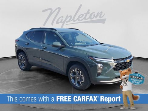 Used 2025 Chevrolet Trax LT FWD image 3