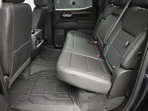 Used 2024 GMC Sierra 1500 SLT image 11