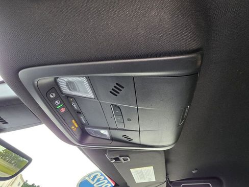 Used 2022 Buick Enclave Premium AWD/4WD image 36