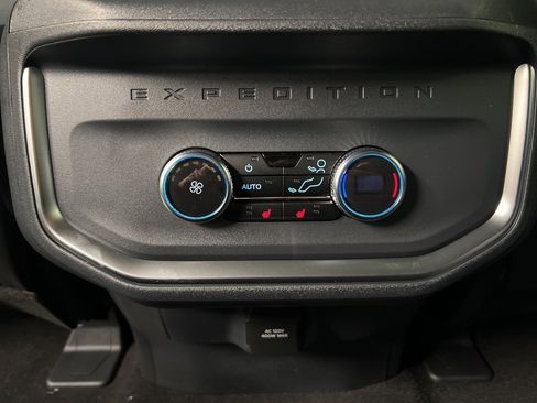 New 2026 Ford Expedition Platinum w/ Stealth Appearance Package image 36