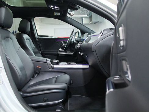Certified 2021 Mercedes-Benz GLA 250 4MATIC image 21