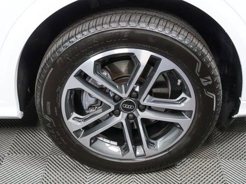 Used 2025 Audi Q5 Premium w/ Convenience Package image 38