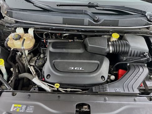 Used 2017 Chrysler Pacifica Touring-L FWD image 10