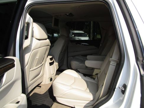 Used 2018 Cadillac Escalade Premium Luxury AWD/4WD image 23