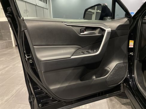 Used 2025 Toyota RAV4 XLE image 14