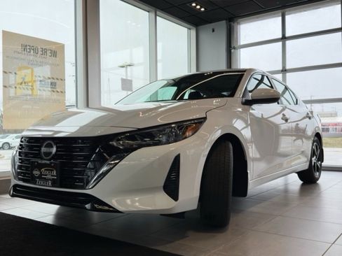 Certified 2025 Nissan Sentra SV image 4