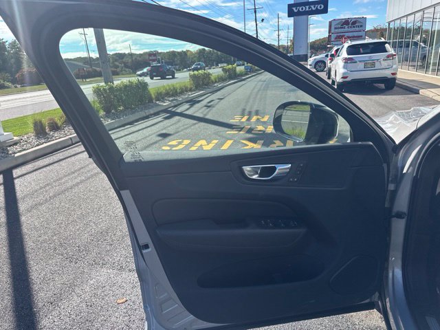 Certified 2025 Volvo XC60 B5 Plus AWD/4WD image 19