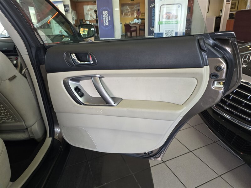 Used 2009 Subaru Outback 2.5i Special Edition AWD/4WD image 15