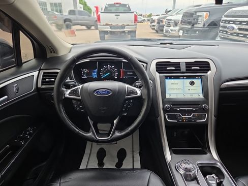 Used 2017 Ford Fusion SE w/ Equipment Group 201A FWD image 21