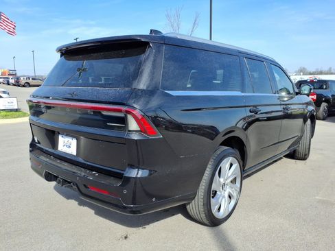 Used 2025 Lincoln Navigator L Reserve image 3