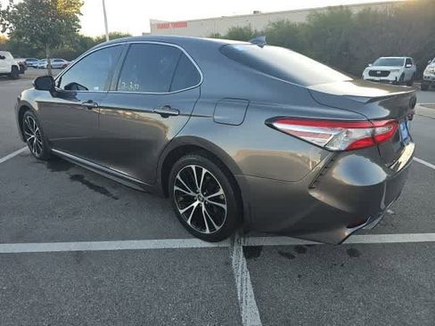 Used 2020 Toyota Camry SE image 7