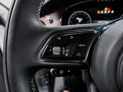 Used 2023 Bentley Bentayga Extended Wheelbase image 25