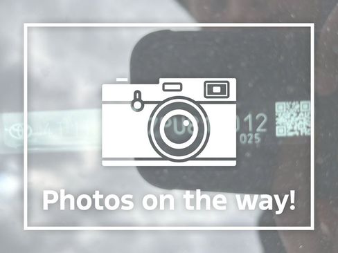 Used 2023 Toyota Camry SE w/ Convenience Package image 2