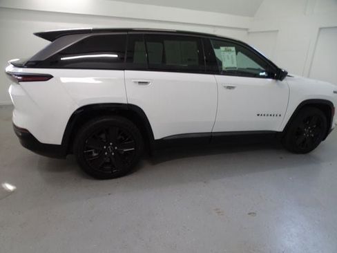 Used 2024 Jeep Wagoneer Launch Edition AWD/4WD image 24
