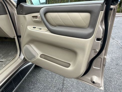 Used 2006 Toyota Land Cruiser image 59