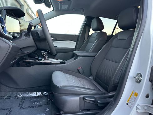 Used 2025 Chevrolet Trax LT image 24