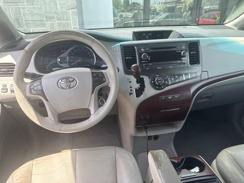 Used 2013 Toyota Sienna XLE FWD image 5