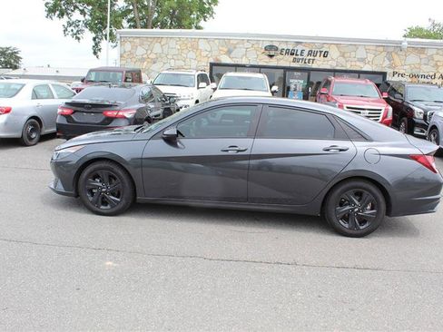 Used 2021 Hyundai Elantra SEL FWD image 4