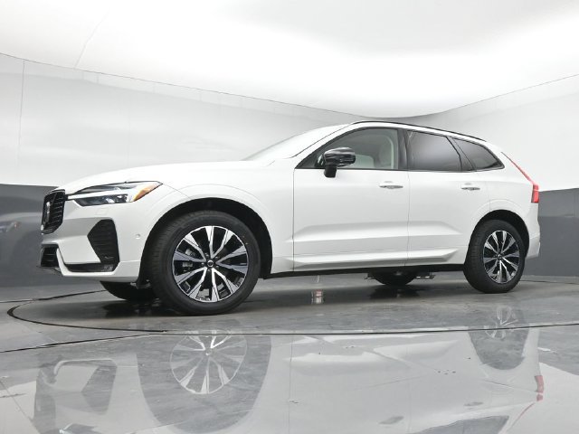 Used 2024 Volvo XC60 B5 Plus w/ Protection Package Premier AWD/4WD image 38