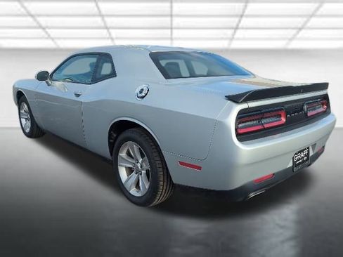 Used 2023 Dodge Challenger SXT image 2