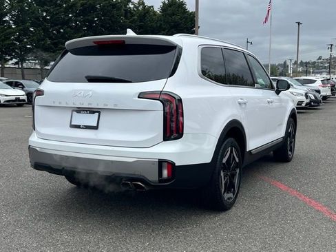 Certified 2023 Kia Telluride EX w/ EX Captain's Chair Package FWD image 5