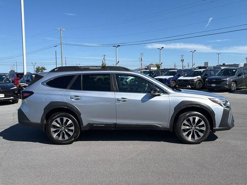 Used 2023 Subaru Outback Limited AWD/4WD image 2
