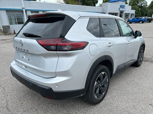 Used 2025 Nissan Rogue SV FWD image 5