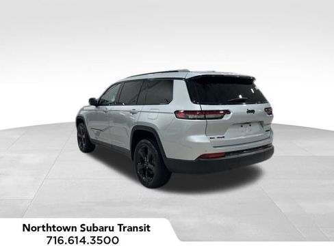 Used 2023 Jeep Grand Cherokee L Limited w/ Black Appearance Package image 3