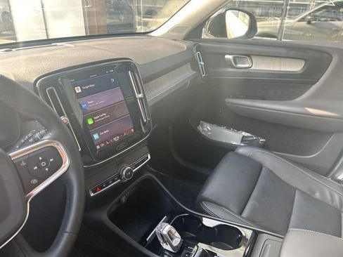 Certified 2025 Volvo XC40 B5 Plus image 19