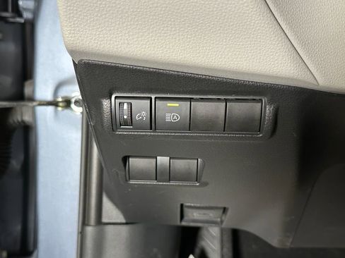 Used 2022 Toyota Corolla Cross L AWD/4WD image 18