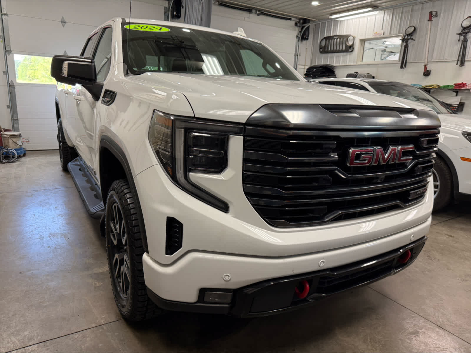 Used 2024 GMC Sierra 1500 AT4 w/ AT4 Preferred Package AWD/4WD image 3