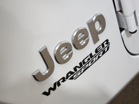 Used 2021 Jeep Wrangler Sport S image 25