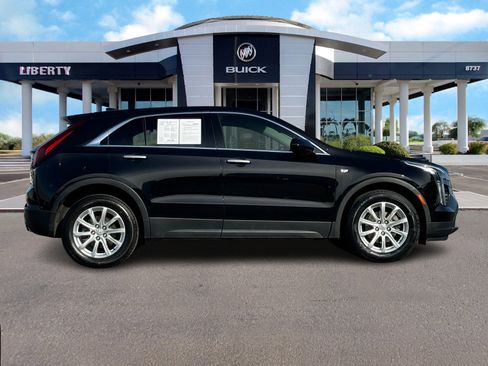 Used 2019 Cadillac XT4 Luxury image 2