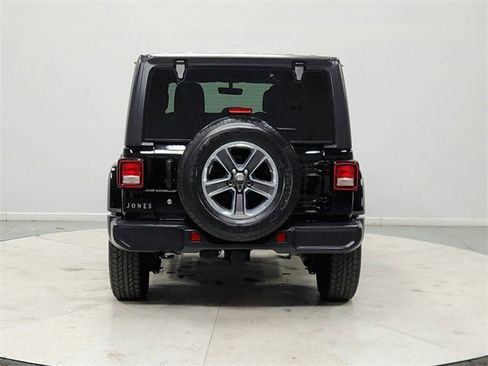 Used 2018 Jeep Wrangler Unlimited Sahara image 6
