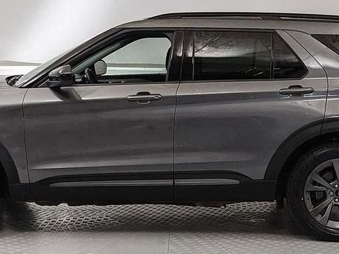 Certified 2024 Ford Explorer XLT w/ Equipment Group 202A RWD image 5