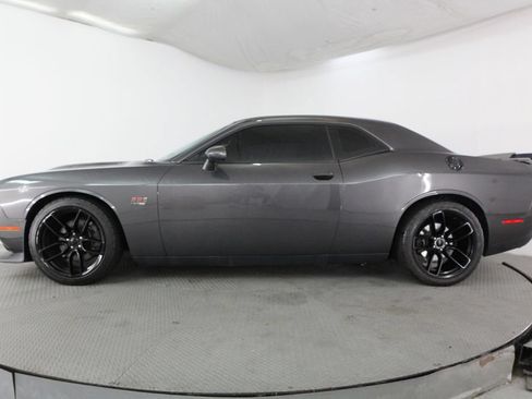 Used 2019 Dodge Challenger R/T w/ Driver Convenience Group RWD image 4