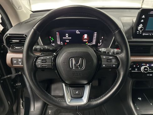 Used 2024 Honda Pilot Elite image 16