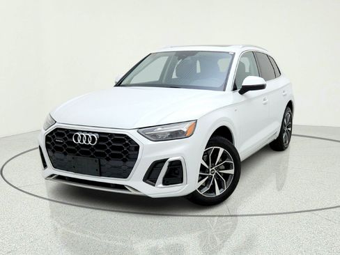 Used 2023 Audi Q5 2.0T Premium w/ Convenience Package AWD/4WD image 2