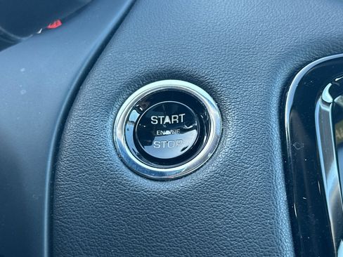 Used 2019 Jaguar XJ R-Sport image 32