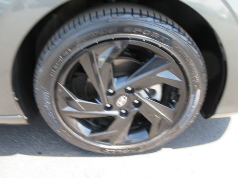 Used 2026 Hyundai Elantra Sport FWD image 9