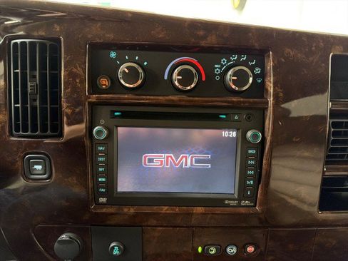 Used 2014 GMC Savana 1500 image 21