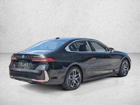 Used 2025 BMW i5 xDrive40 w/ Premium Package AWD/4WD image 2
