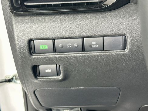 Used 2025 Nissan Sentra SV FWD image 16